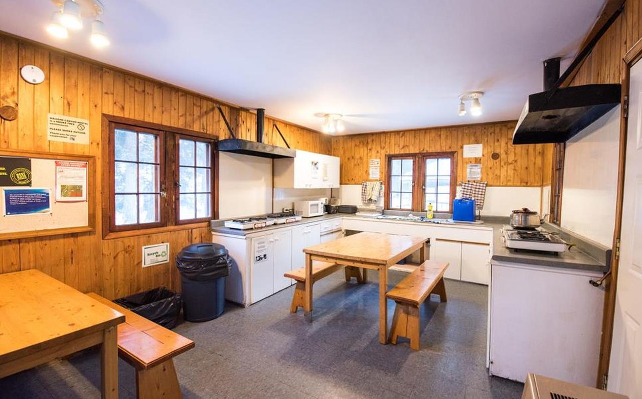 Hostel Hi Maligne Canyon - *